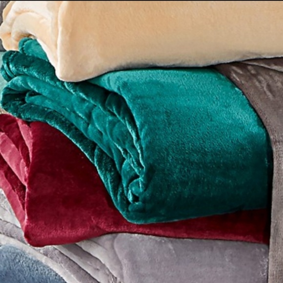 Berkshire Blanket Luxury Plush Velvet Loft Bed Bla - Picture 4 of 5